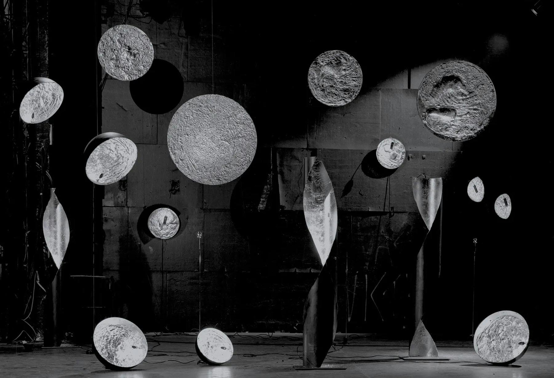 <p>Milan, théâtre Ciak : installation Stchu-Moon</p>
