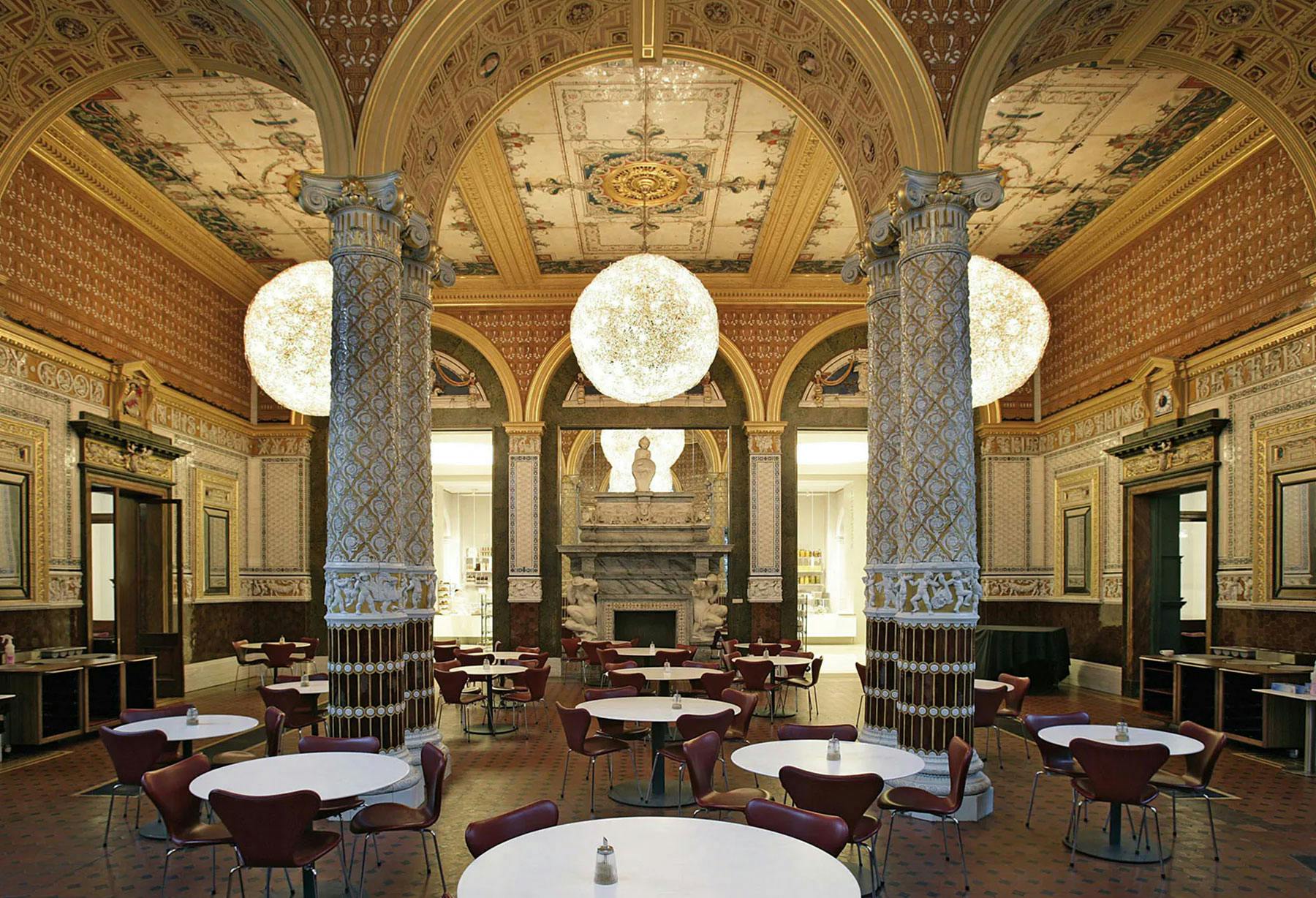 <p>©V&amp;A Images/Victoria and Albert Museum/Galleries 12 to 16, Morris, Gamble and Poynter Rooms/Designed by MUMA/Lighting by Catellani And Smith / The restaurant-cafeteria of the prestigious Victoria &amp; Albert Museum in London, the largest art and design museum in the world, is illuminated by 4 special Fil de Fer lights with a diameter of 2 metres, perfectly fitting into the style of the museum, which is characterized by modern design and quality craftsmanship.</p>
